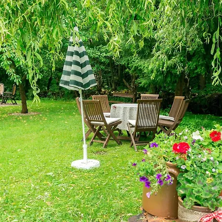Kleines Mit Gepflegtem Garten *