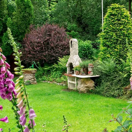 Kleines Mit Gepflegtem Garten *